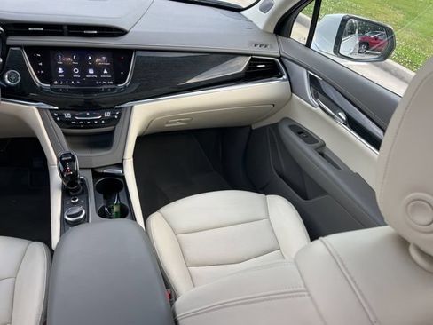 Used 2023 Cadillac XT6 Premium Luxury w/ Technology Package AWD/4WD image 38