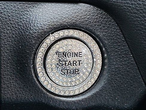 Used 2019 Toyota RAV4 XLE Premium FWD image 25
