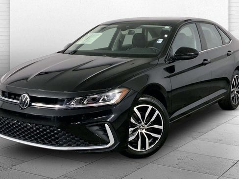Used 2025 Volkswagen Jetta SE FWD image 12