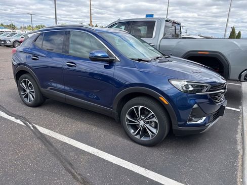 Certified 2022 Buick Encore GX Essence AWD/4WD image 2