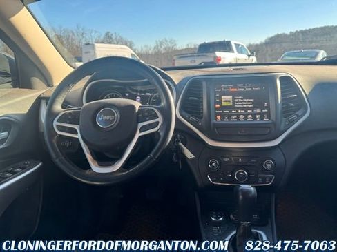 Used 2017 Jeep Cherokee Trailhawk image 22