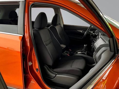 Used 2019 Nissan Rogue SV image 25