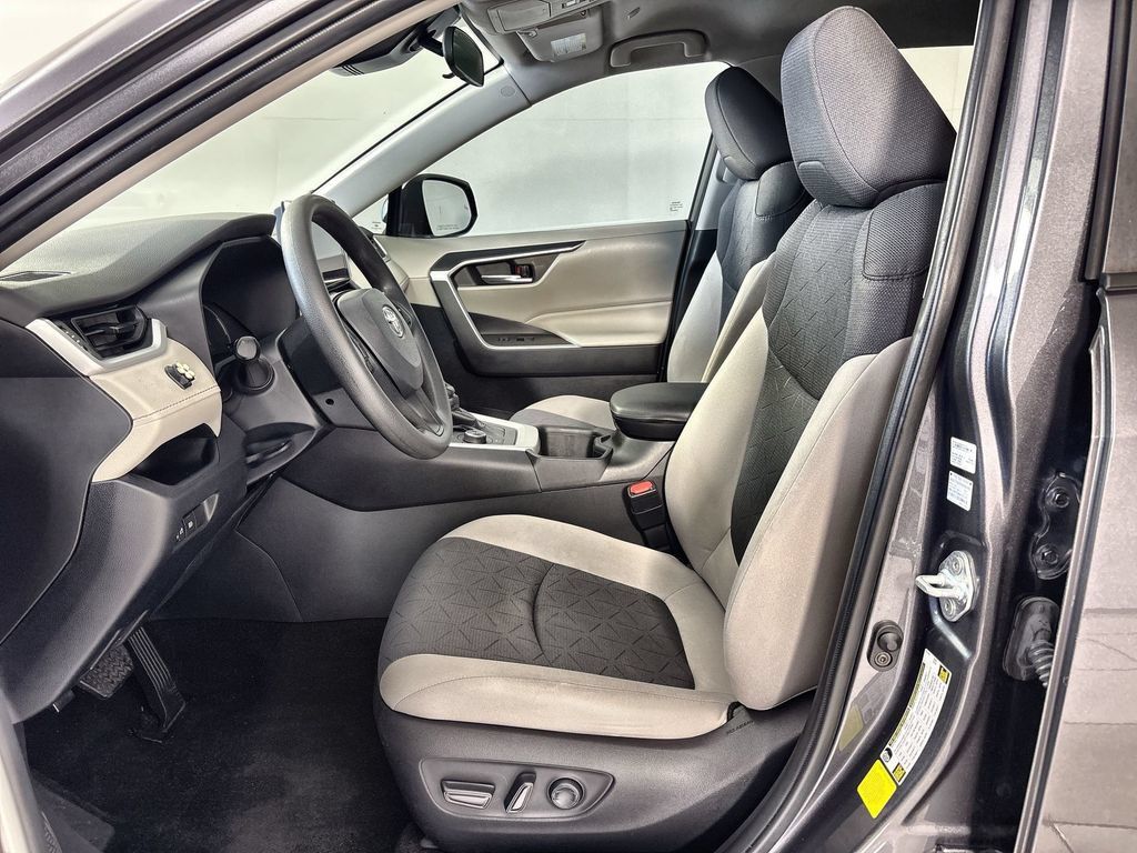 Used 2024 Toyota RAV4 XLE AWD/4WD image 13