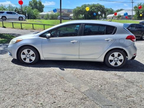 Used 2016 Kia Forte LX FWD image 4
