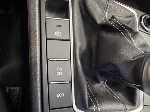 Used 2024 Volkswagen Jetta SE FWD image 19
