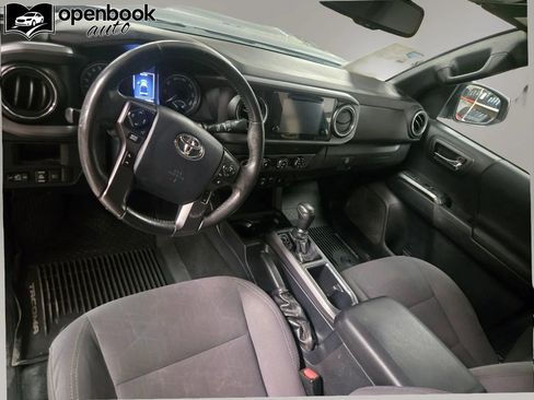 Used 2019 Toyota Tacoma TRD Sport AWD/4WD image 10