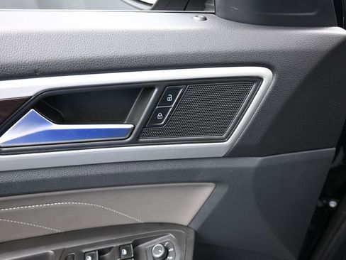 Used 2022 Volkswagen Atlas SE w/ Black Wheel Package image 14