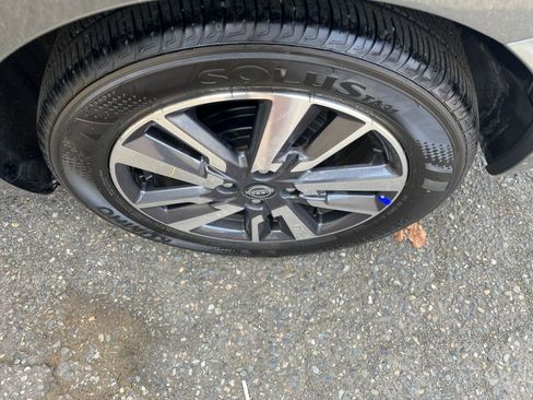 Used 2025 Nissan Versa SV image 30