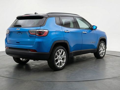 Used 2025 Jeep Compass Limited AWD/4WD image 9