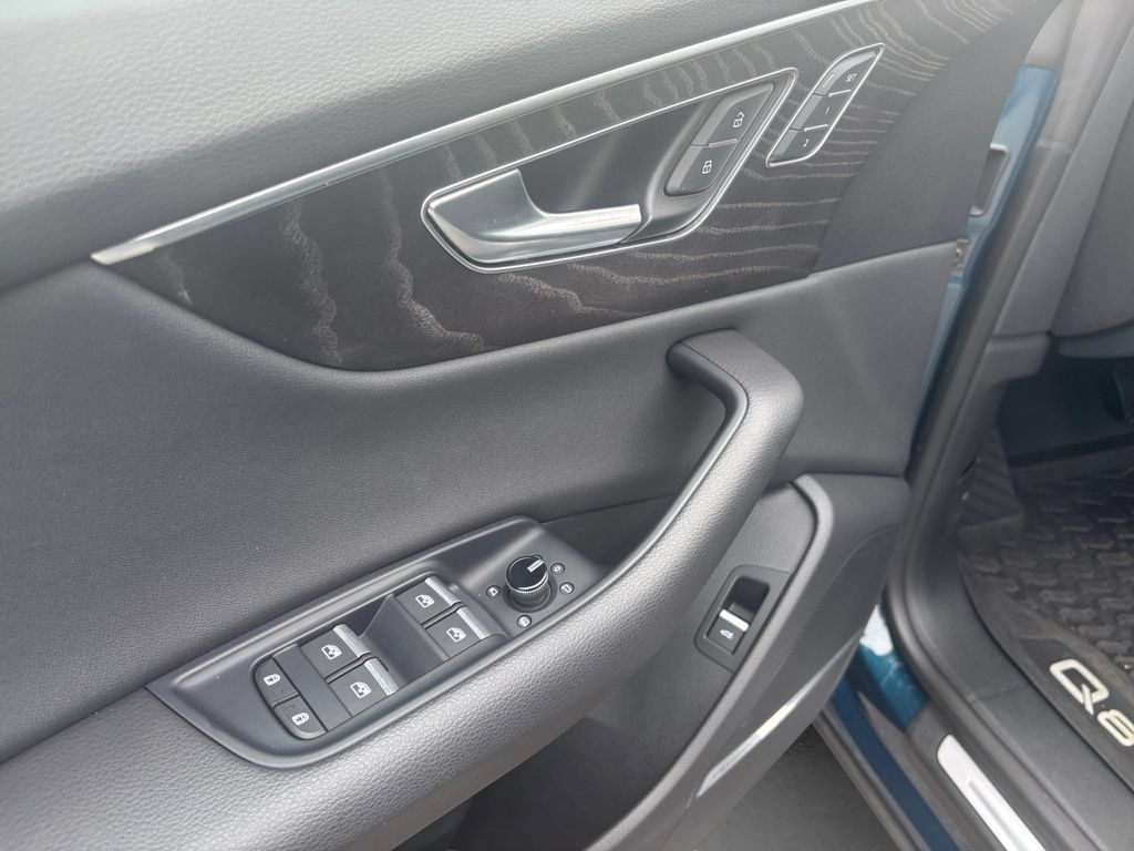 Used 2022 Audi Q8 Premium Plus w/ Premium Plus Package AWD/4WD image 18