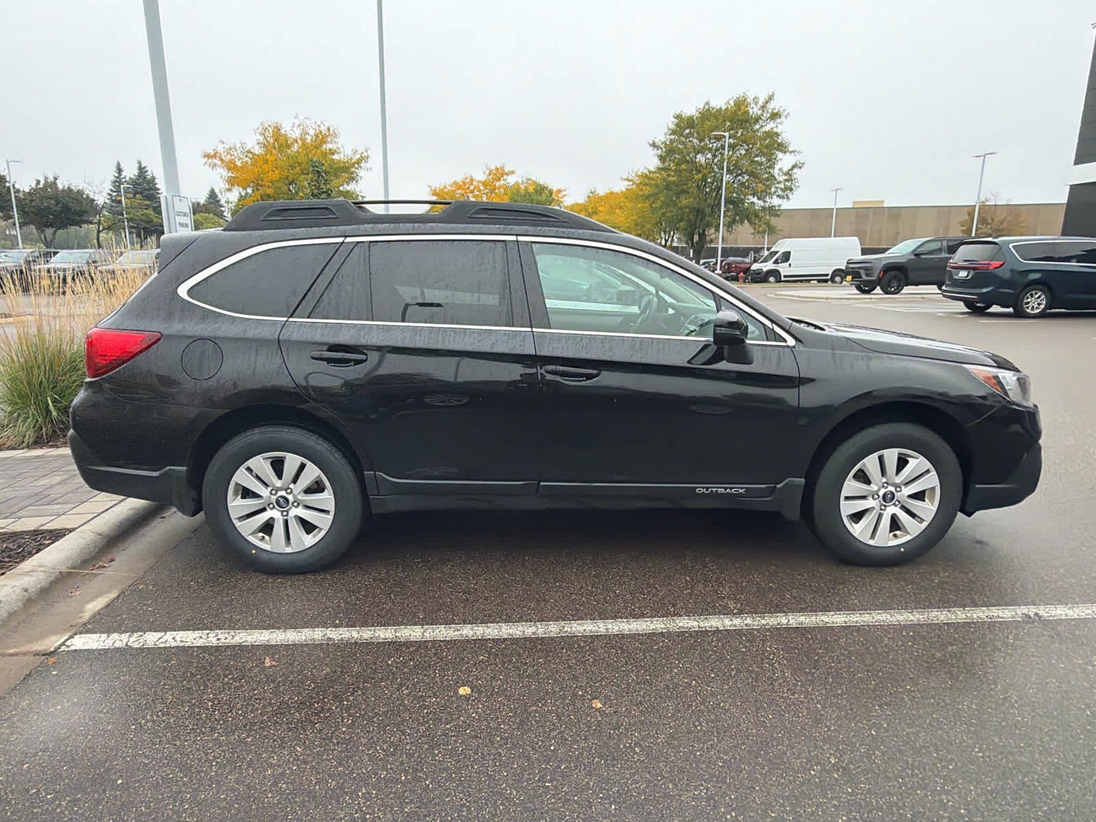 Used 2019 Subaru Outback 2.5i Premium w/ Popular Package #2 AWD/4WD image 4