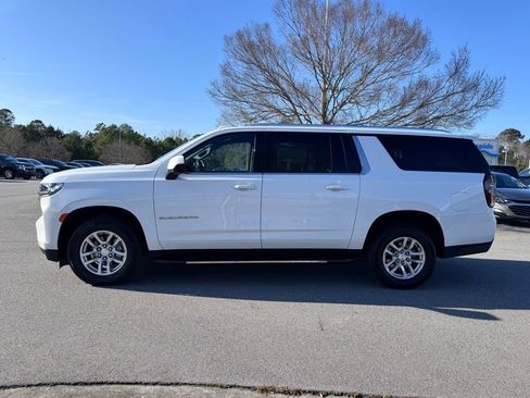 Used 2023 Chevrolet Suburban LT image 3