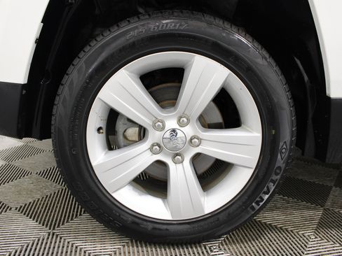 Used 2014 Jeep Patriot Latitude w/ Sun/Sound Group FWD image 29