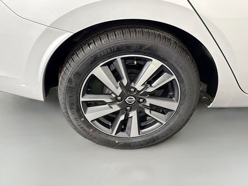 Used 2021 Nissan Versa SV image 33