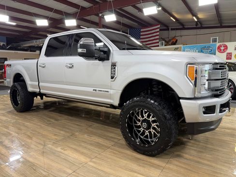 Used 2018 Ford F250 Platinum w/ Platinum Ultimate Package AWD/4WD image 3