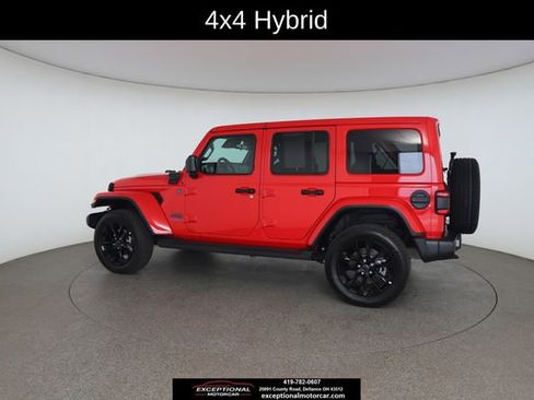Used 2025 Jeep Wrangler Unlimited Sahara AWD/4WD image 9
