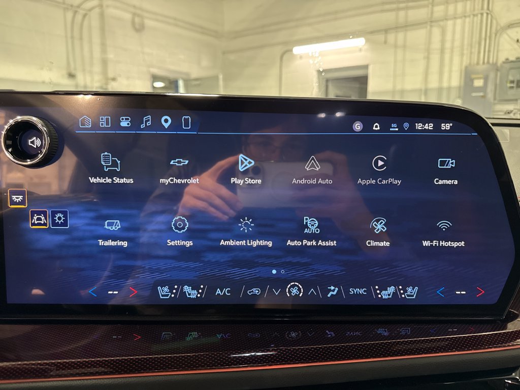 New 2027 Chevrolet Traverse RS AWD/4WD image 11