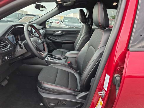 Used 2025 Ford Escape ST-Line w/ Cold Weather Package FWD image 15