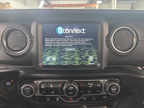 Used 2021 Jeep Wrangler Unlimited Sahara AWD/4WD image 19