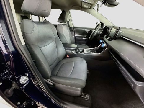 Used 2020 Toyota RAV4 XLE FWD image 18