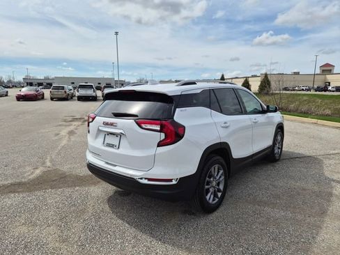 Used 2023 GMC Terrain SLT w/ LPO, Floor Liner Package FWD image 5