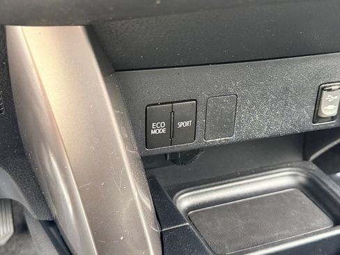 Used 2018 Toyota RAV4 LE w/ All Weather Liner Package FWD image 26