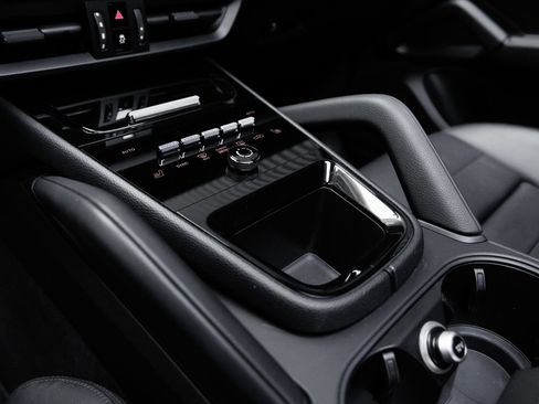 Certified 2024 Porsche Cayenne AWD/4WD image 23