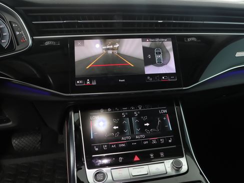 Used 2023 Audi Q8 Prestige w/ Prestige Package AWD/4WD image 9