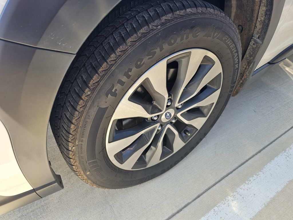 Used 2025 Subaru Outback Limited AWD/4WD image 11