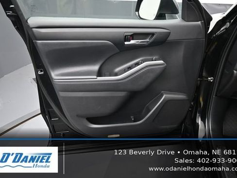 Used 2023 Toyota Highlander XLE AWD/4WD image 23
