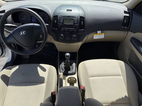 Used 2010 Hyundai Elantra GLS FWD image 11