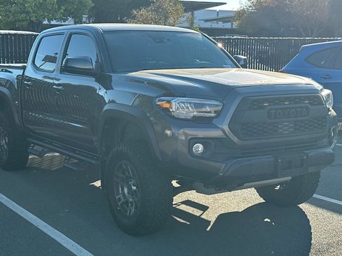 Used 2021 Toyota Tacoma TRD Off-Road w/ Technology Package AWD/4WD image 2