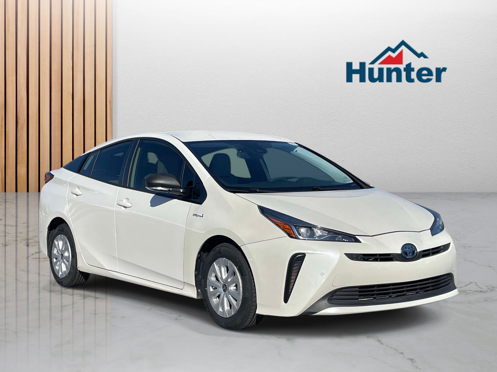 Used 2019 Toyota Prius LE FWD image 1