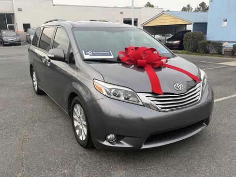 Used 2015 Toyota Sienna Limited Premium image 8