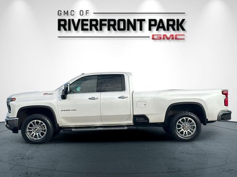 Used 2024 Chevrolet Silverado 2500 LTZ w/ LTZ Plus Package image 6