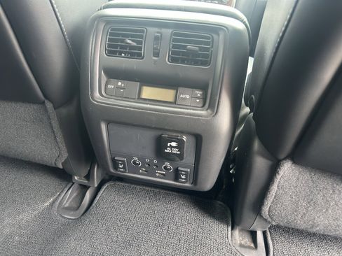 Used 2017 Nissan Pathfinder Platinum w/ Family Entertainment Package FWD image 15