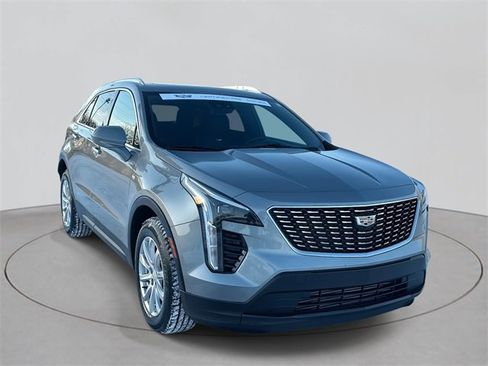 Certified 2023 Cadillac XT4 Luxury w/ Cold Weather Package image 3