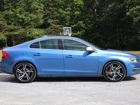 Used 2017 Volvo S60 T6 R-Design Platinum AWD/4WD image 2