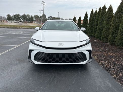 Certified 2025 Toyota Camry SE image 3