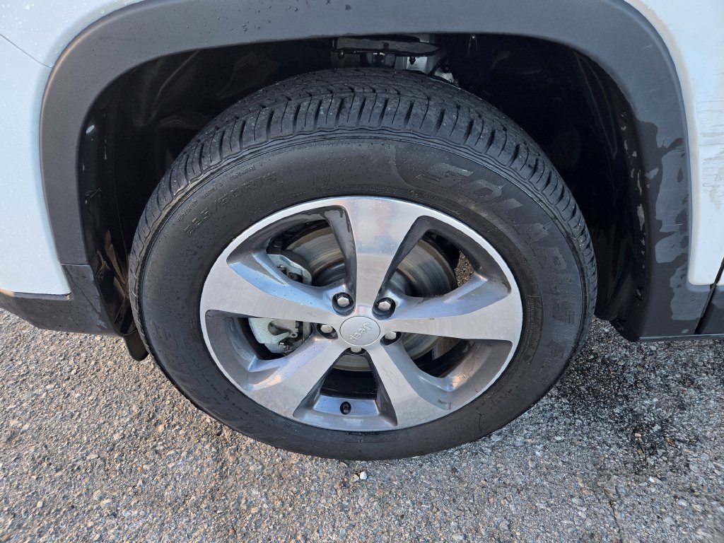 Used 2019 Jeep Cherokee Limited AWD/4WD image 9