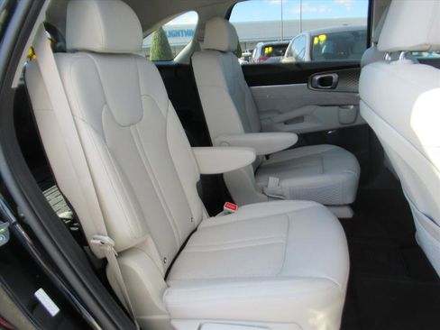 Used 2023 Kia Sorento SX Prestige image 32