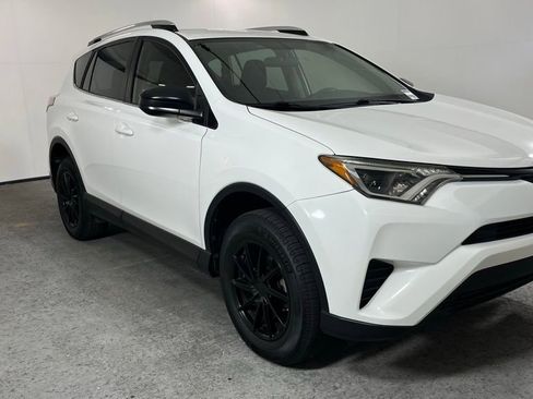 Used 2016 Toyota RAV4 LE image 1
