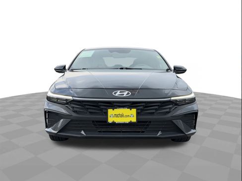 Used 2025 Hyundai Elantra Sport FWD image 8