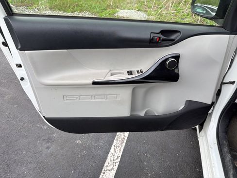 Used 2014 Scion iQ image 12