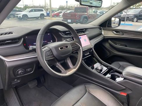 Used 2023 Jeep Grand Cherokee Limited w/ Luxury Tech Group II image 13