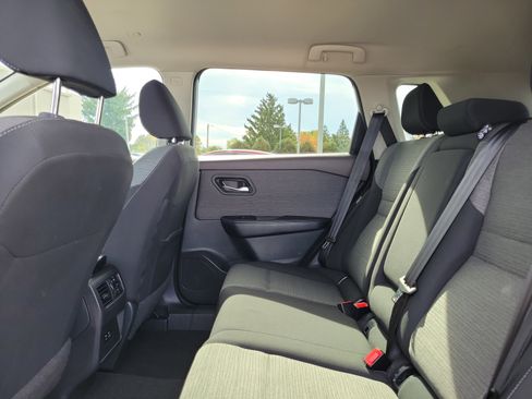 Used 2023 Nissan Rogue SV image 11