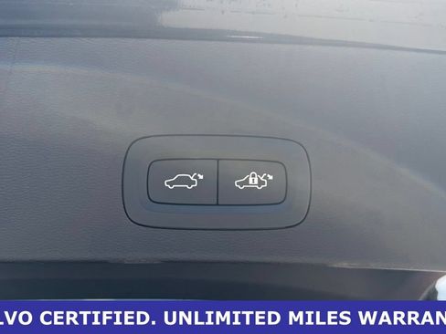 Certified 2025 Volvo XC40 B5 Plus AWD/4WD image 8