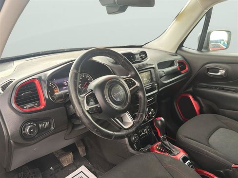 Used 2017 Jeep Renegade Trailhawk AWD/4WD image 10