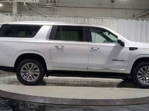 Used 2024 GMC Yukon XL Denali w/ Advanced Technology Package AWD/4WD image 11
