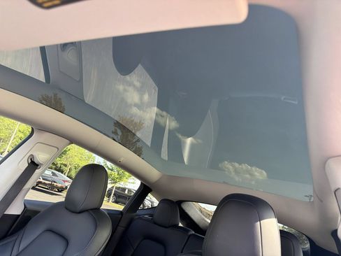 Used 2021 Tesla Model Y Long Range AWD/4WD image 19